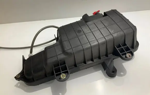 Vacuum air tank
