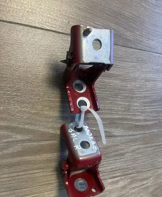 Opel Mokka B Rear door upper hinge 055U3