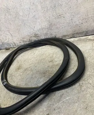 Peugeot 308 Rear door rubber seal (on body) 