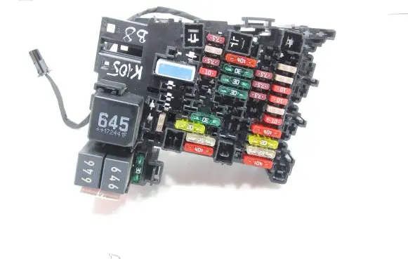 Volkswagen PASSAT B8 Fuse module 5Q0937615C
