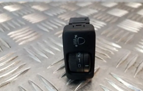 Toyota Land Cruiser (J120) Headlight level height control switch