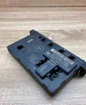 Mercedes-Benz C W203 Door control unit/module 2038700326