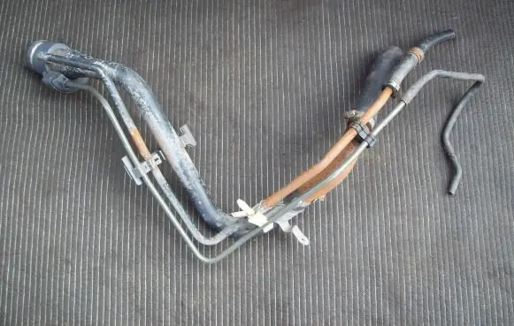 Fuel tank filler neck pipe