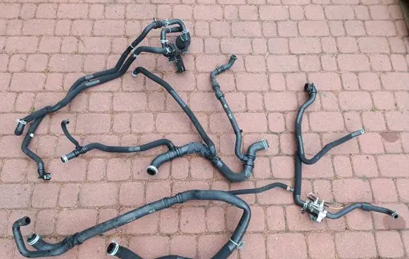 Renault Master III Engine coolant pipe/hose 215010835R