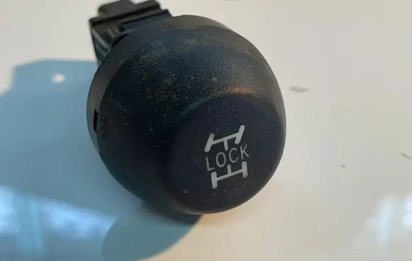 Toyota RAV 4 (XA50) Differential lock switch 15B116