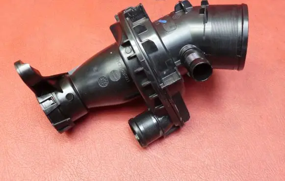 Renault Trafic III (X82) Air intake hose/pipe 165761844