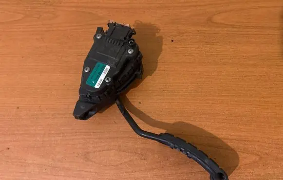 Opel Movano A Accelerator throttle pedal 6PV00811904 7700314525