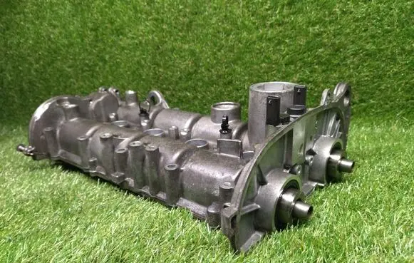 Volkswagen Jetta VI Timing chain cover 04E103469P 04E103479