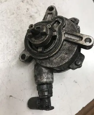 Volvo V70 Vacuum pump 30731825