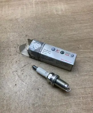 Volkswagen Golf V Spark plug 101905620