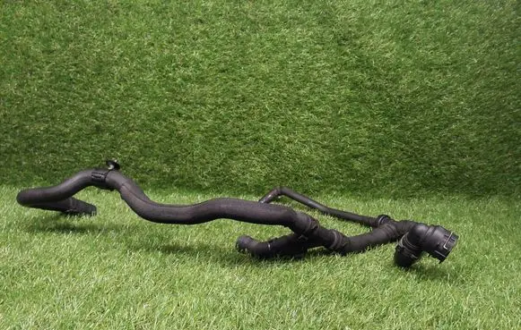 Volkswagen Jetta VI Engine coolant pipe/hose 5C0122073G