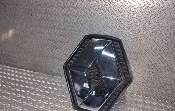 Manufacturer badge logo/emblem