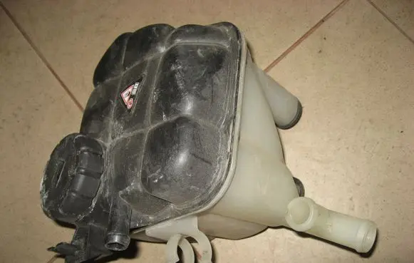 Mercedes-Benz GL X166 Coolant expansion tank/reservoir 1665000049