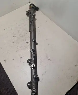 BMW 3 E90 E91 Fuel injector supply line/pipe 7795514 0445216015
