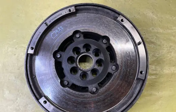 Mazda 6 Dual mass flywheel R2A116610