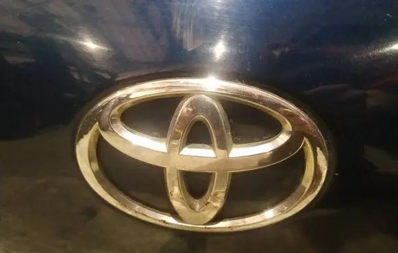 Toyota Yaris Manufacturer badge logo/emblem 
