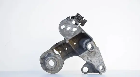 Audi A6 S6 C5 4B Engine mounting bracket 8E0199352D