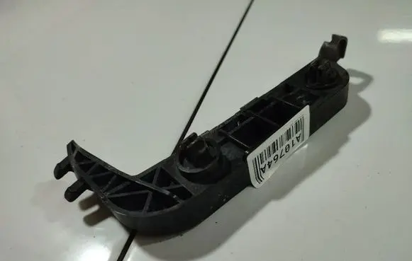 Front bumper mounting bracket