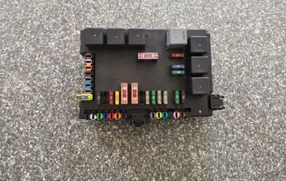 Mercedes-Benz S W221 Fuse module A2215400550