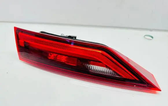 Tailgate rear/tail lights