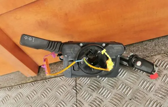 Opel Astra H Indicator stalk 13198906