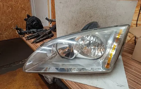 Ford Focus Headlight/headlamp 4M5113W030AF 4M5113W030AHF