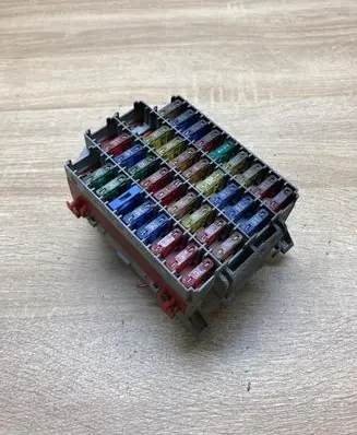 Volvo V70 Fuse module 9162439
