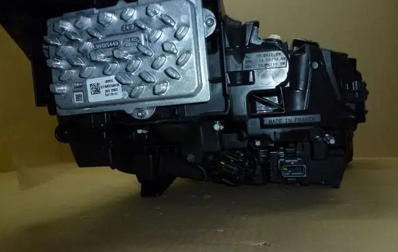 Peugeot 3008 II Headlight/headlamp 9851314980
