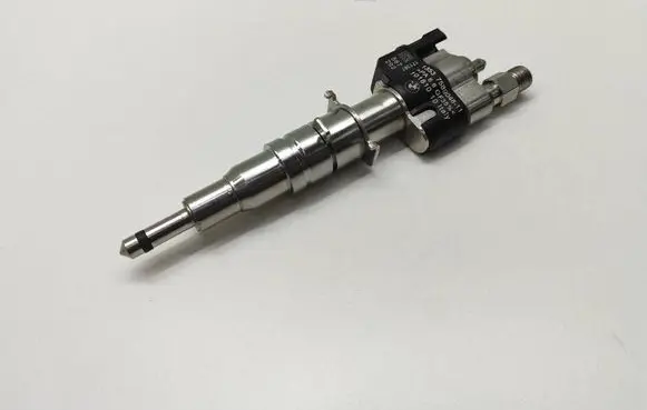 BMW 5 E60 E61 Fuel injector 7589048 758904811 1353758904811