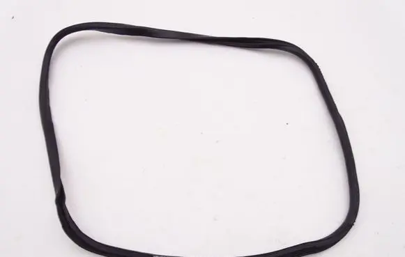 Suzuki Vitara (ET/TA) Rubber seal rear door window/glass 