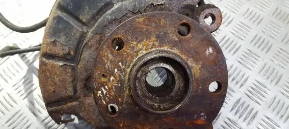 Volkswagen Touran I Front wheel hub