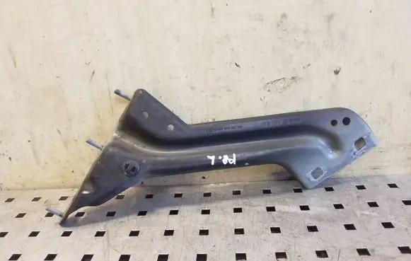 Audi Q5 SQ5 Fender mounting bracket 8R0821135