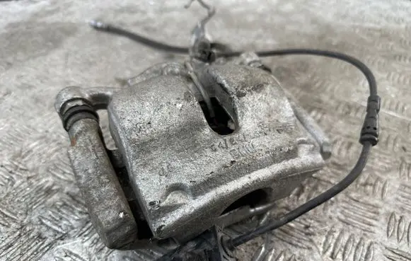 BMW 5 G30 G31 Front brake caliper