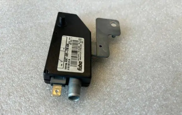 Mercedes-Benz ML W163 Aerial antenna amplifier A1638200089 1638200089