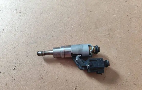 Fuel injector
