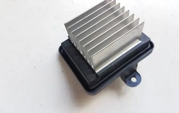 Peugeot 2008 II Heater blower motor/fan resistor 7015011004