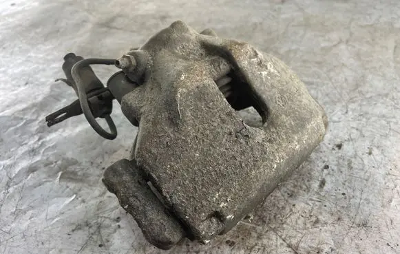 Volkswagen PASSAT B5 Front brake caliper