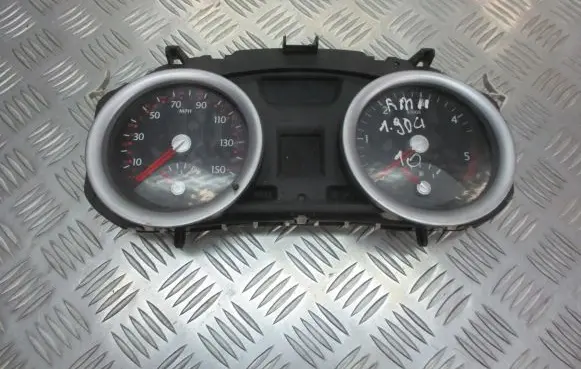 Renault Megane II Speedometer (instrument cluster) 8200399703