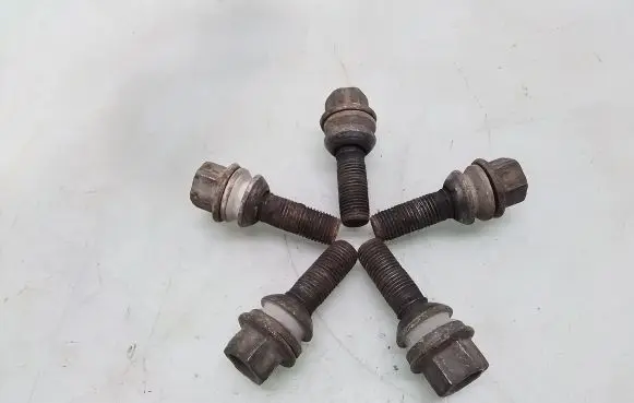 Volkswagen Transporter - Caravelle T5 Nuts/bolts 