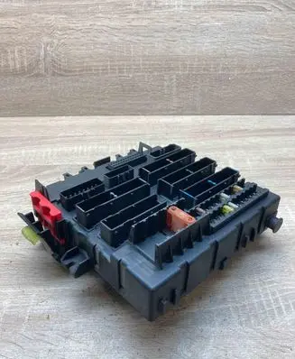 Opel Vectra C Fuse module 13125485