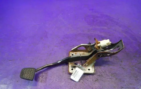 Toyota Avensis T250 Brake pedal