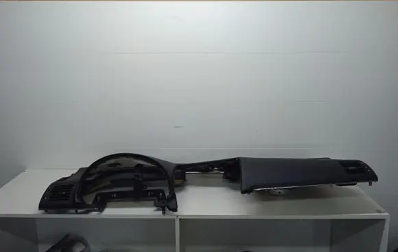 Toyota Avensis T270 Dashboard 0501005020