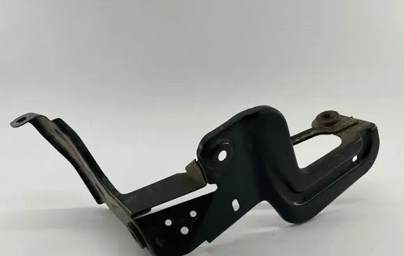 Audi A6 S6 C6 4F Intercooler pipe mounting bracket 4F0145814