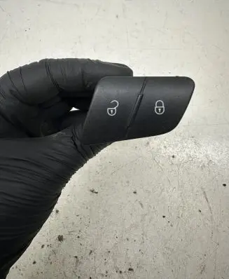 Volkswagen PASSAT B6 Central locking switch button 3C0962125B