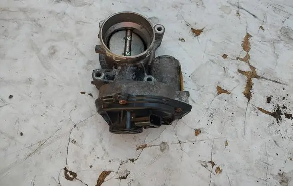 Ford Focus C-MAX Throttle valve VP4F9U9E928AB
