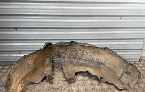 Rear arch fender liner splash guards