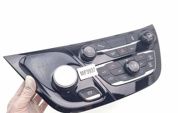 Chrysler Pacifica Climate control unit 68240089AJ P68240089AJ