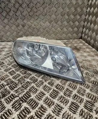 Skoda Octavia Mk2 (1Z) Headlight/headlamp e8203577 E8203578