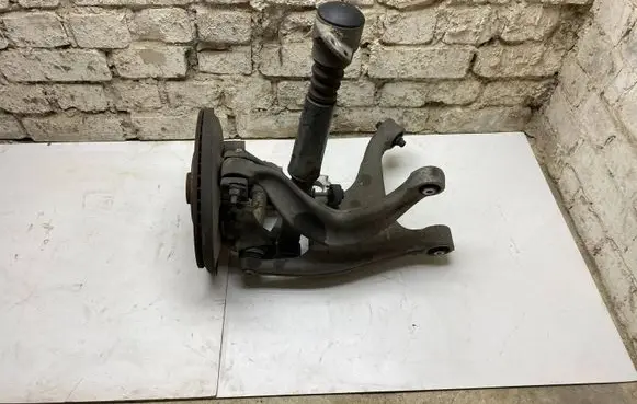 Rear wheel hub spindle/knuckle