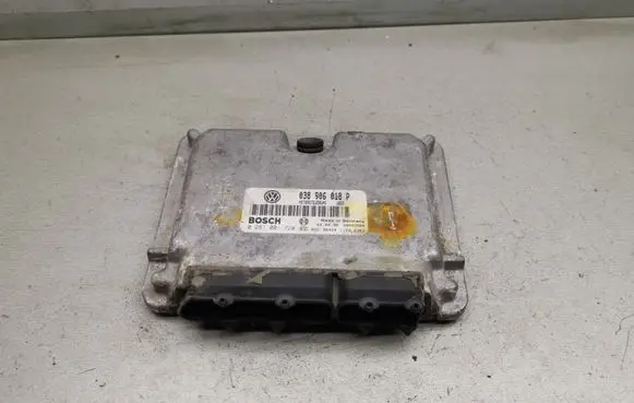 Volkswagen PASSAT B5 Engine control unit/module 038906018P 0281001720